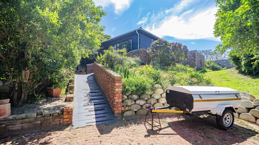 5 Bedroom Property for Sale in Lovemore Park Eastern Cape